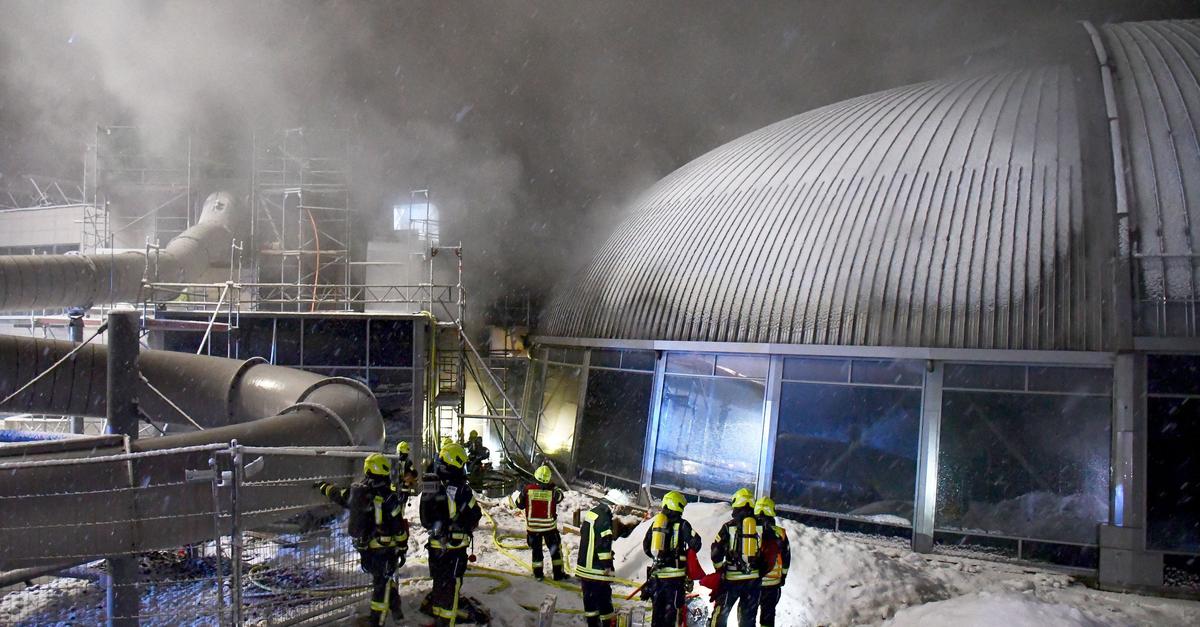 Großbrand in Freizeitbad Tournesol Über 100 Einsatzkräfte im Einsatz